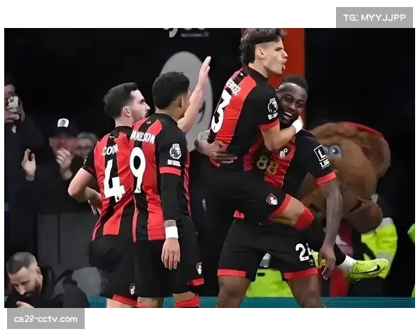 镜头捕捉：伯恩茅斯边锋塔弗尼埃在热身时加练特定传中脚法